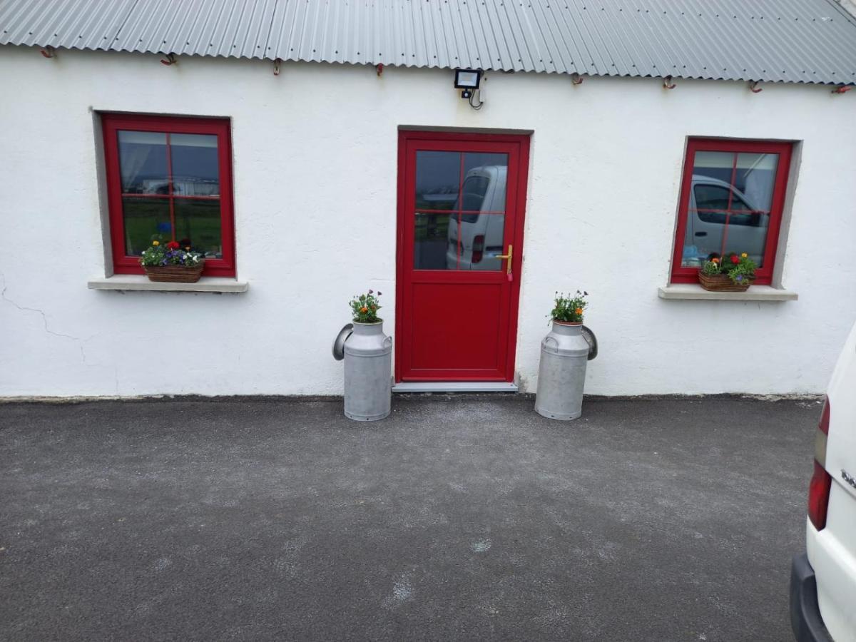 Geraghtys Farmyard Pods Belmullet Exterior foto