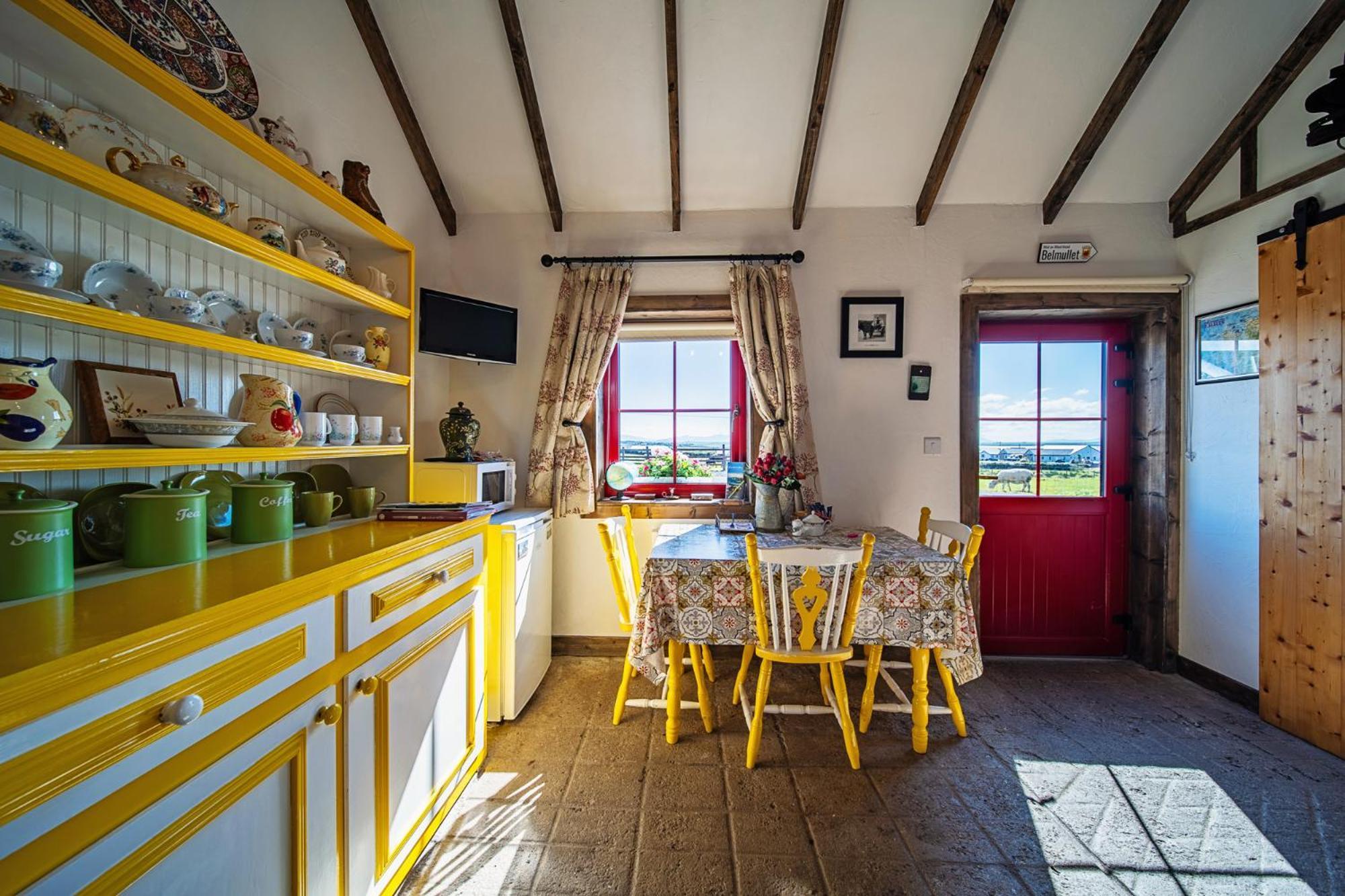 Geraghtys Farmyard Pods Belmullet Exterior foto